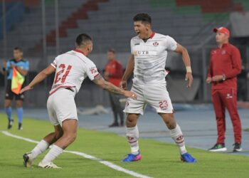 U. de Vinto gana y sale del descenso directo