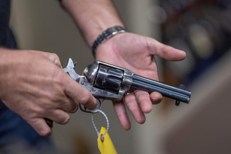 La violencia con armas de fuego cuesta más de 550.000 millones de euros al año, según un estudio