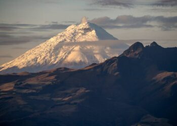 Vista del volcán Cotopaxi, situado en la cordillera de los Andes. Foto: El Universo.