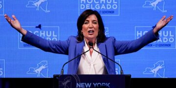 Los votantes estadounidenses han elegido un número récord de mujeres gobernadoras en las elecciones legislativas.
