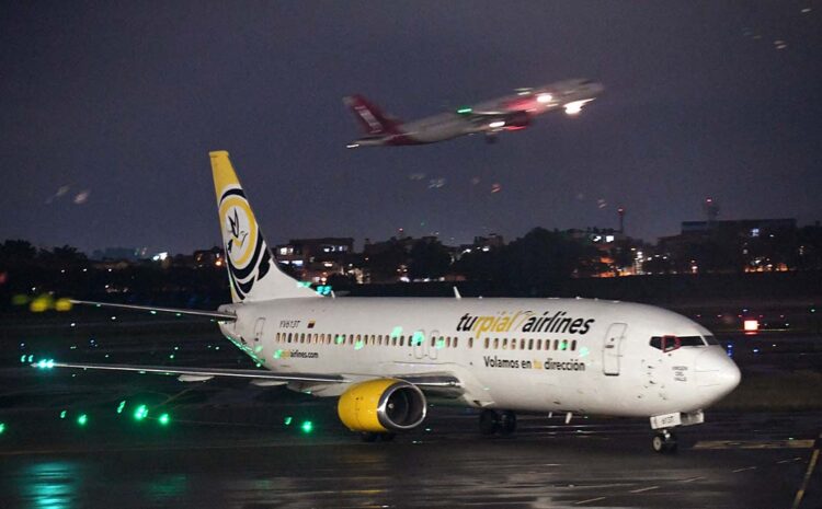 El primer vuelo entre Venezuela y Colombia en más de dos años hizo este lunes.