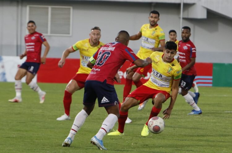 Wilstermann y Palmaflor empataron en el Capriles