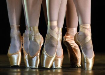 Unas bailarinas del Royal Ballet ensayan en Nueva York el 24 de junio de 2015. Foto: AFP.