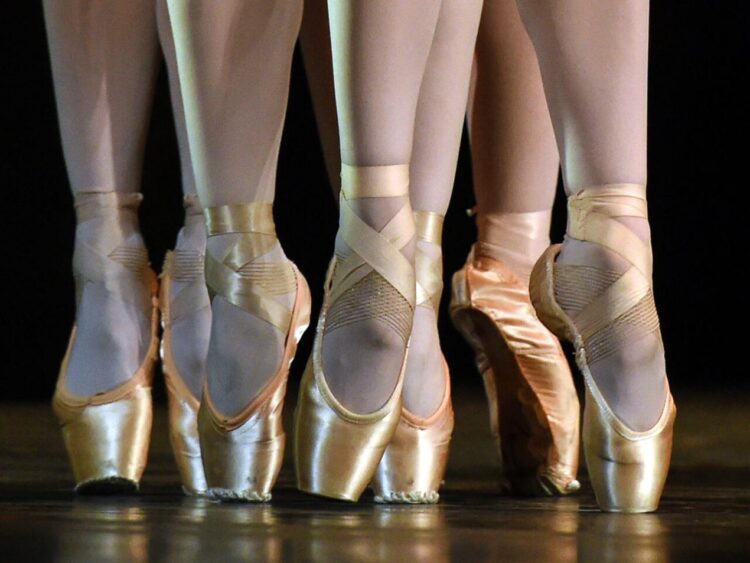 Unas bailarinas del Royal Ballet ensayan en Nueva York el 24 de junio de 2015. Foto: AFP.