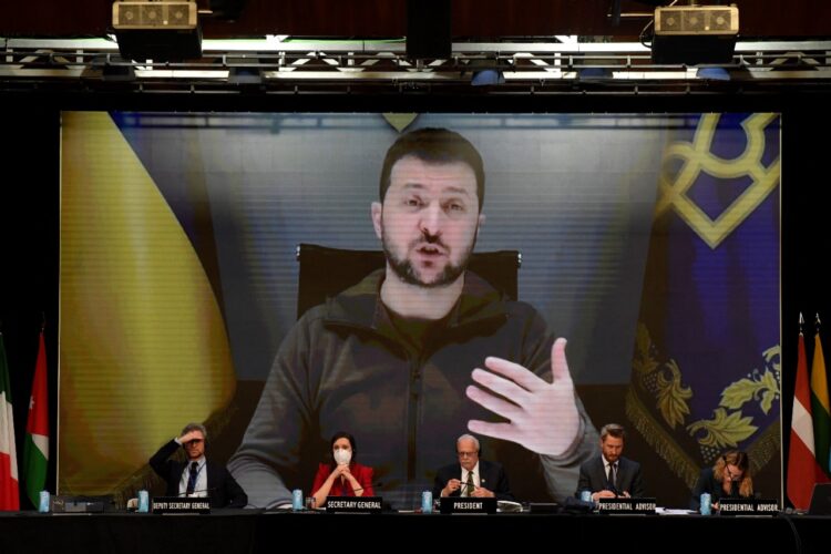 Zelenski critica a Musk por propuesta de acabar con la guerra en Ucrania.