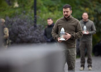 Zelenski llama a Rusia "Estado terrorista" y "escoria sanguinaria" tras ataque en Zaporiyia