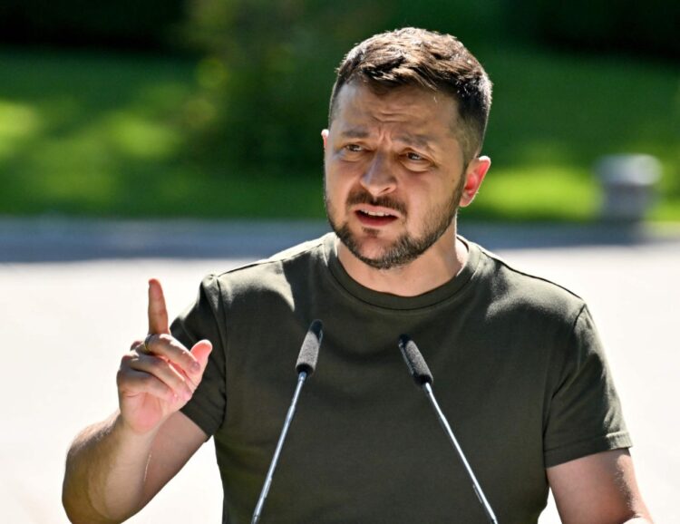 Zelenski advierte que amplias zonas de Ucrania están minadas.