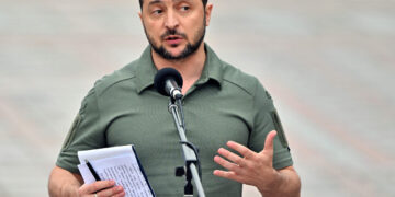 Zelenski afirma que Ucrania pedirá formalmente su "adhesión acelerada a la OTAN"
