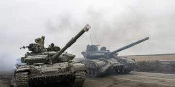 El Ministerio de Defensa de Rusia ha acusado a militares ucranianos de la ejecución de al menos una decena de prisioneros de guerra.
