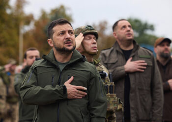 Zelenski promete la ‘victoria’ de Ucrania durante su visita a la región liberada de Járkov