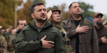 Zelenski promete la ‘victoria’ de Ucrania durante su visita a la región liberada de Járkov