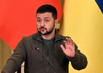 Hungría criticó a Zelenski, por insistir en que que misil que mató a dos personas en Polonia procedió de Rusia.