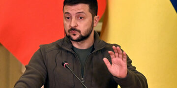 Hungría criticó a Zelenski, por insistir en que que misil que mató a dos personas en Polonia procedió de Rusia.