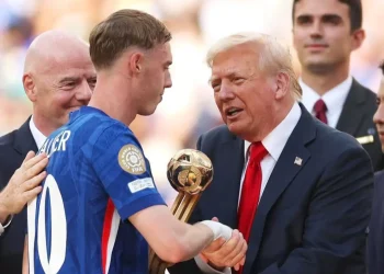 Cole Palmer recibe el Balón de Oro del Mundial de Clubes