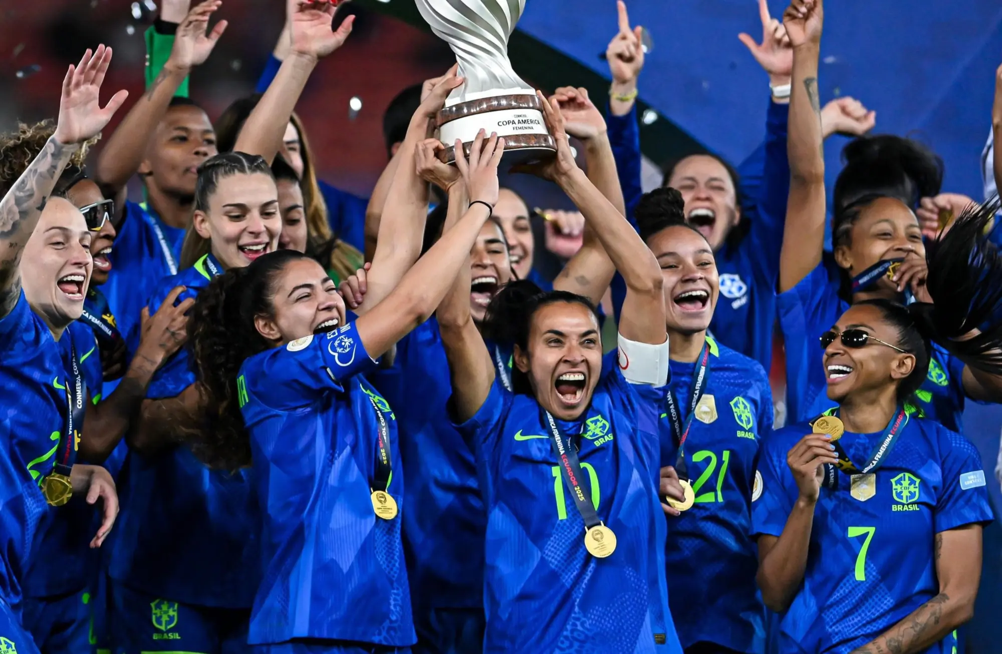 Brasil vence a Colombia y alza su novena Copa América femenina