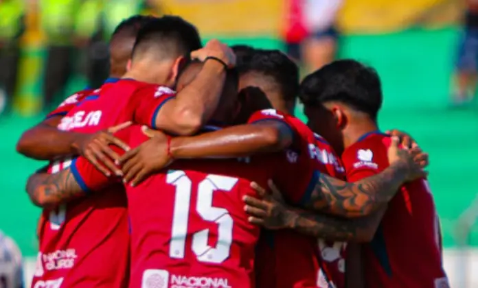 Guabirá golea 3-0 a FCU y trepa al séptimo puesto