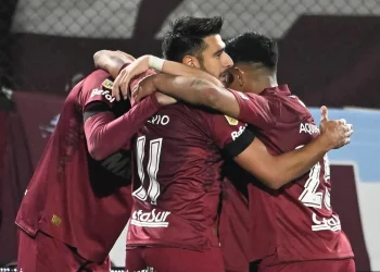 Lanús y Huracán ganan en Argentina