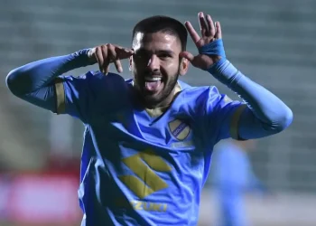 Bolívar aplasta 5-0 a Tomayapo y va fuerte por Cienciano