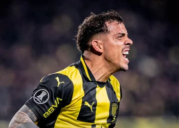 Peñarol acelera en octavos de Libertadores con triunfo 1-0 ante Racing