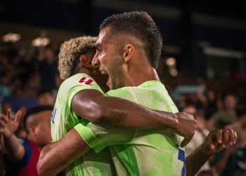El Barça remonta sobre la bocina en su visita al Levante (3-2)