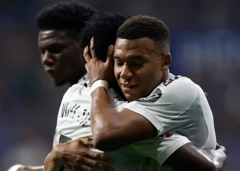 Mbappé lidera la victoria por 3-0 del Real Madrid en Oviedo