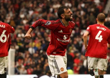 Bruno Fernandes da oxígeno al United, Tottenham se frena