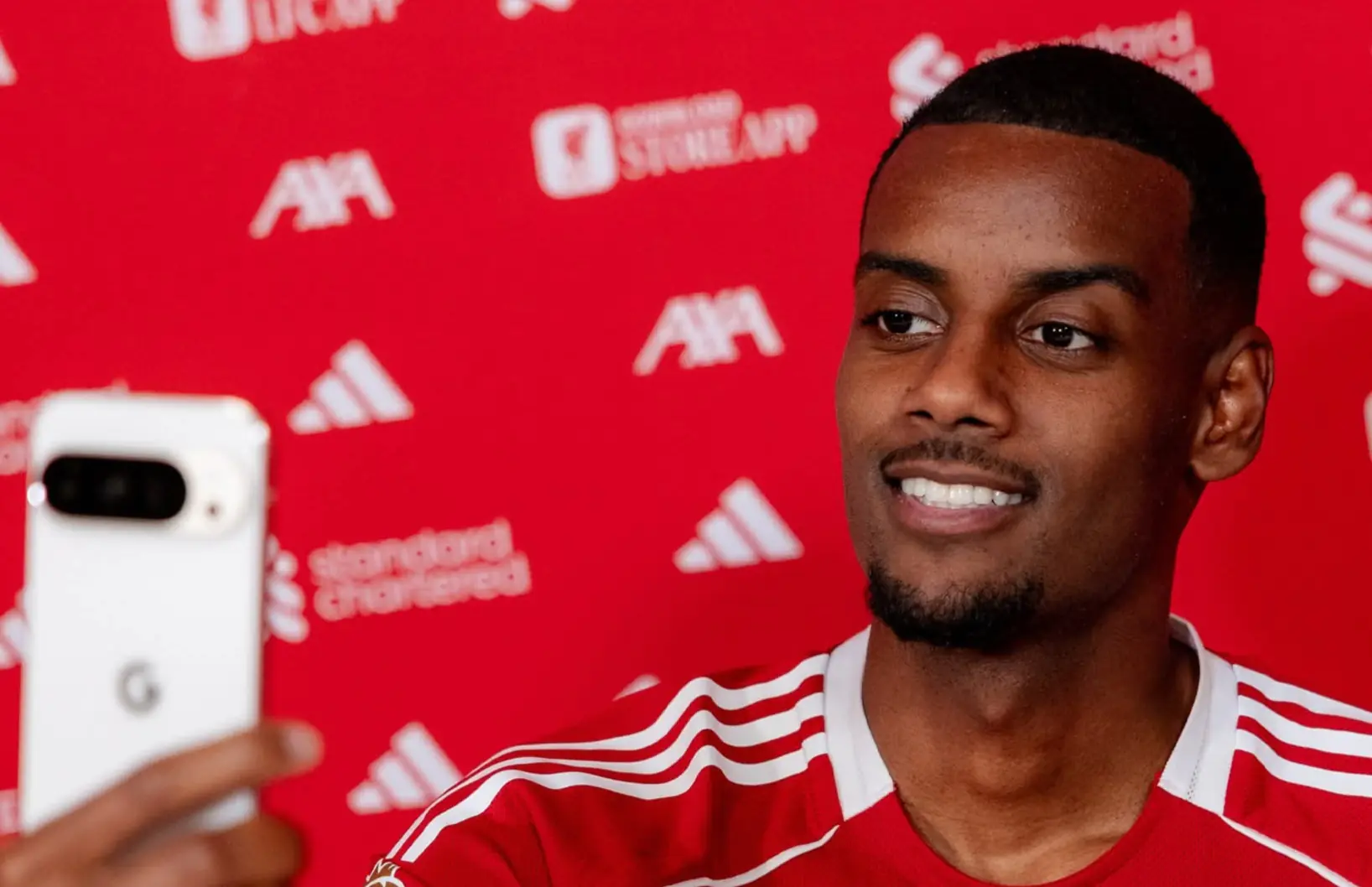 Liverpool ficha a Isak en un traspaso considerado récord en Inglaterra