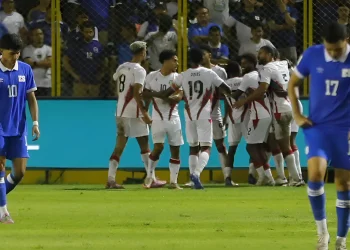 Surinam sorprende a El Salvador y lidera la fase final en Concacaf