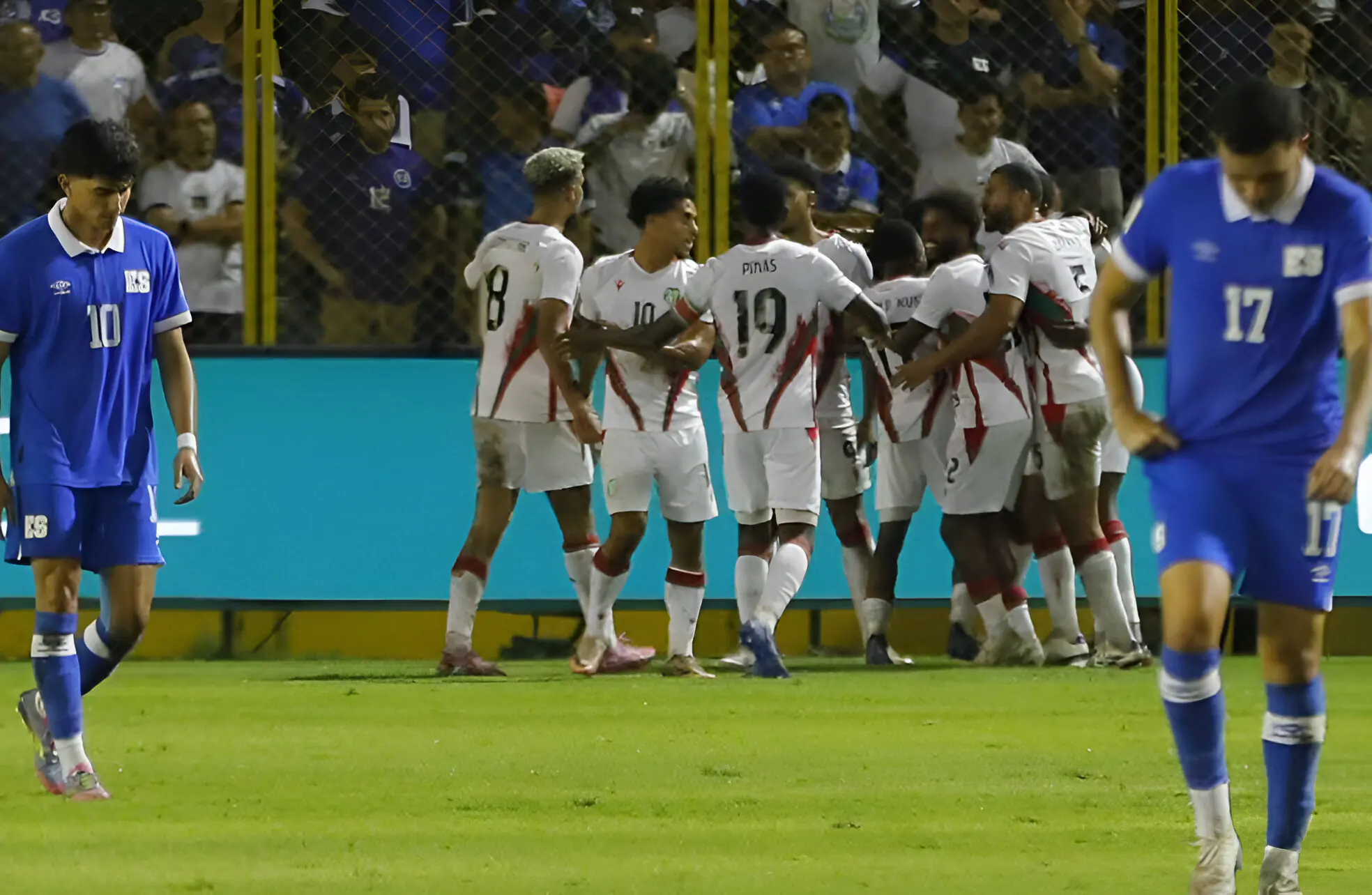 Surinam sorprende a El Salvador y lidera la fase final en Concacaf