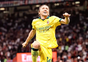 Luka Modrić se estrena como goleador para dar el triunfo al Milan