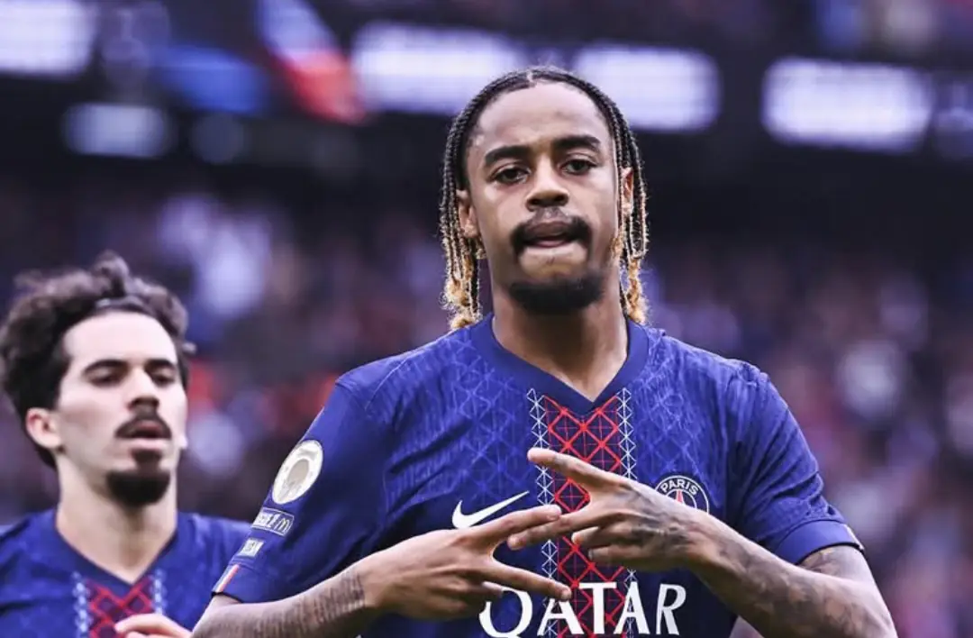 El PSG gana al Lens gracias a Barcola pero pierde a ‘Kvara’