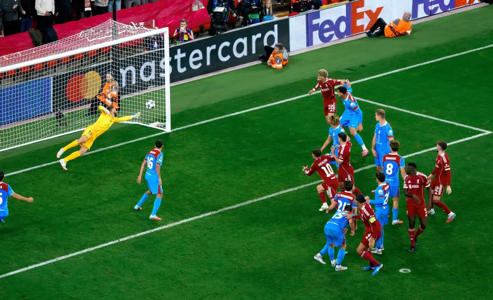 El Atlético cae ante el Liverpool en el último suspiro