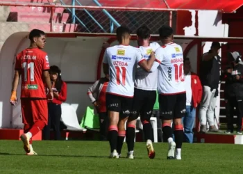 Always Ready aplasta a FCU y es líder con autoridad