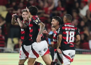 Flamengo domina, pero deja vivo a Estudiantes en la Libertadores