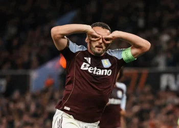 Aston Villa mitiga su crisis con la Europa League