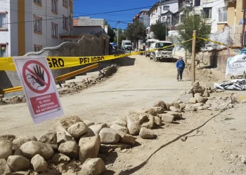 Desde hace más de un año, las obras de la avenida Abdón Saavedra están inconclusas. FOTO: Javier Escalier.