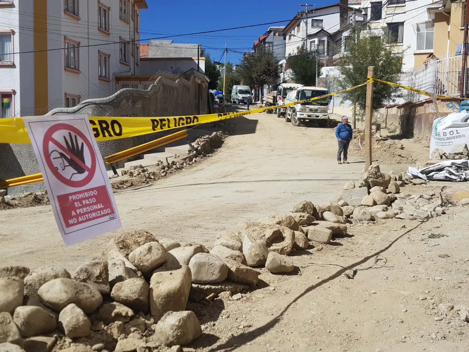Desde hace más de un año, las obras de la avenida Abdón Saavedra están inconclusas. FOTO: Javier Escalier.