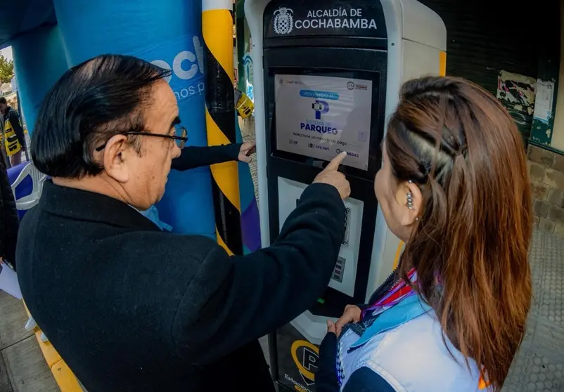 El municipio de Cochabamba habilitó esta tarjeta para pagar el uso de parqueos tarifados. FOTO: Economy