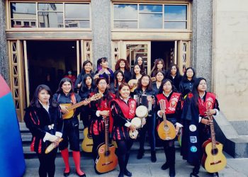 Enfocando la situación de violencia que se vive en Bolivia, interpretaron esta canción emblemática para el colectivo feminista.