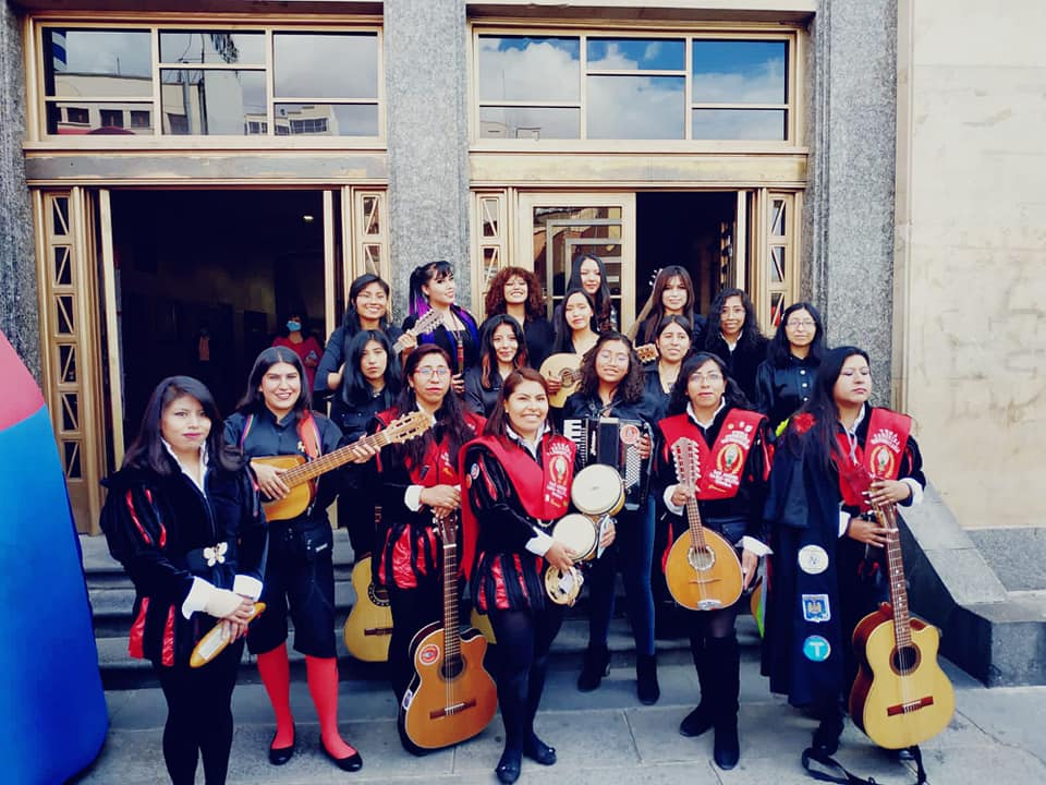 Enfocando la situación de violencia que se vive en Bolivia, interpretaron esta canción emblemática para el colectivo feminista.