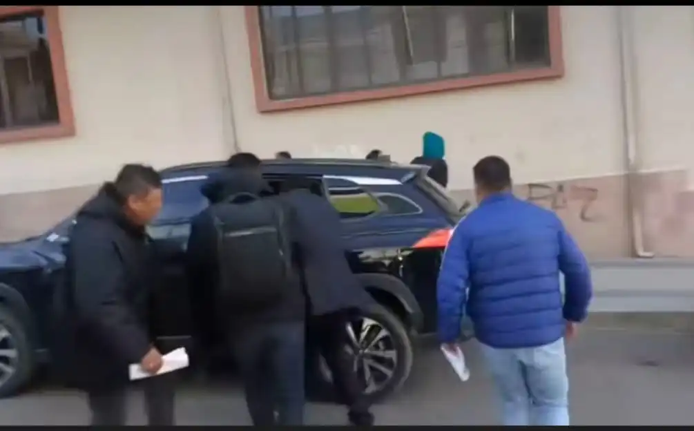Imagen de la aprehensión del presidente del Concejo de Potosí. FOTO: Captura RRSS