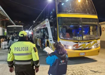 Los viajes interdepartamentales desde la Terminal de Buses de La Paz se suspenderán por las elecciones generales. FOTO: GAMLP
