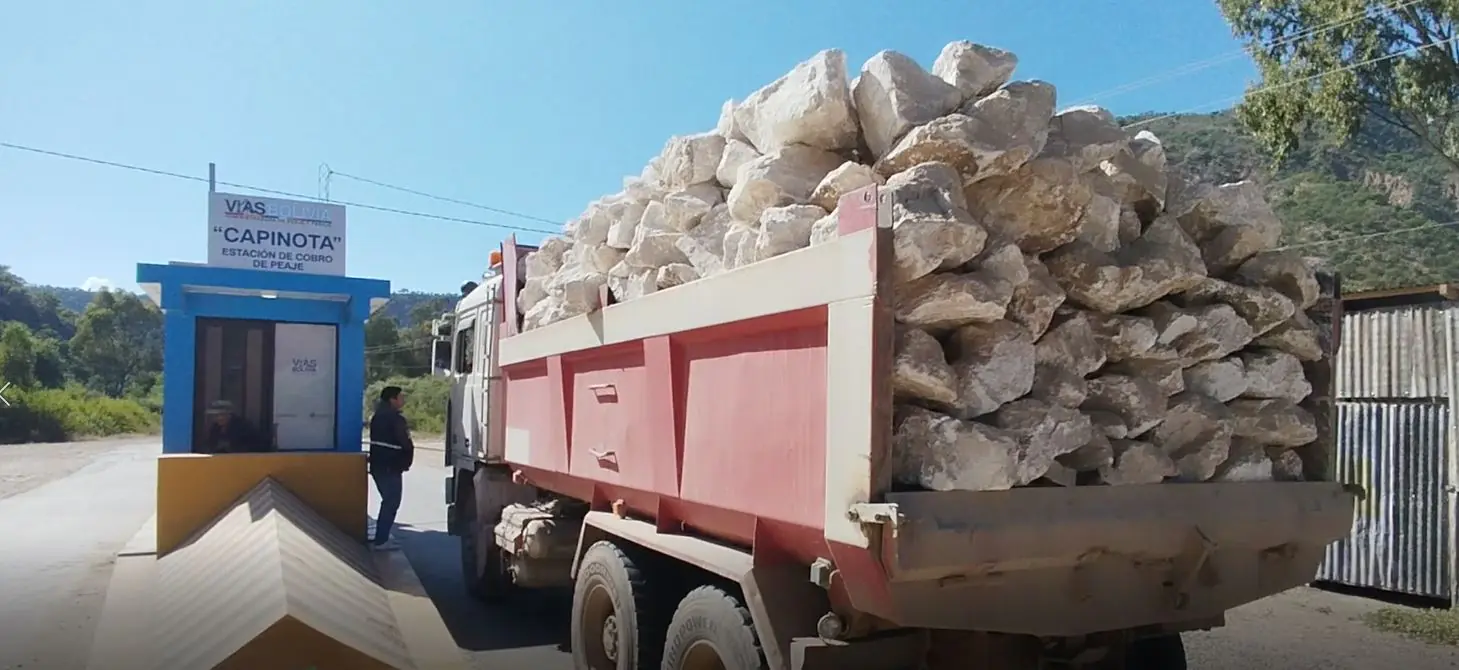 Personal de la Gobernación de Cochabamba intensifica controles en trancas para verificar el traslado de mineral. FOTO: Gobernación de Cochabamba