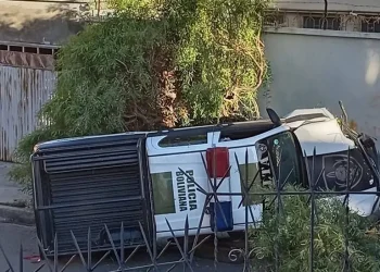 El vehículo patrullero quedó volcado/RRSS