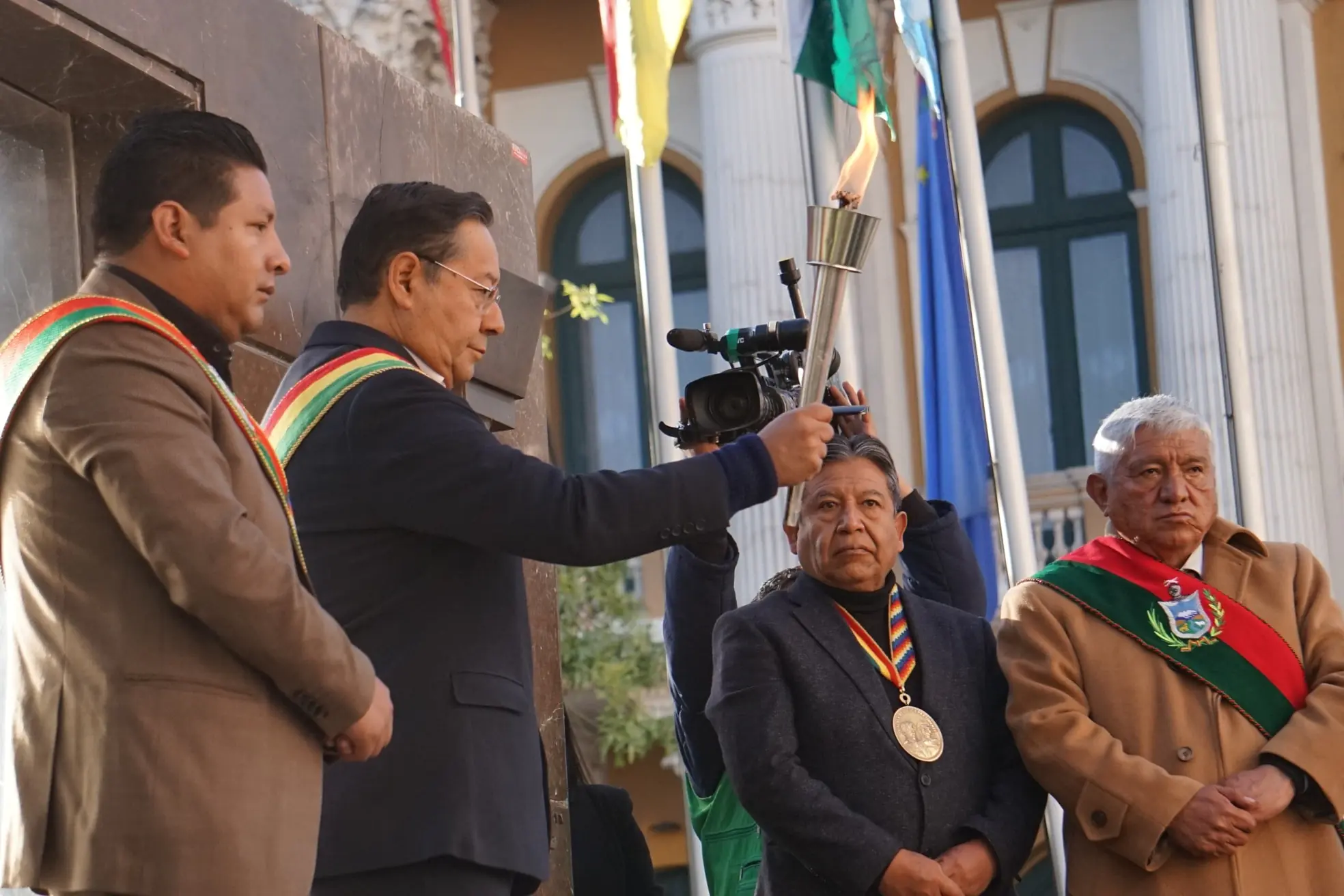 El presidente Luis Arce, el vicepresidente David Choquehuanca, el gobernador Santos Quispe y el alcalde Iván Arias, en los actos cívicos por la efeméride de La Paz. FOTO: APG