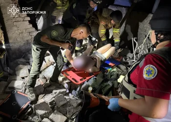 Los equipos de rescate buscan víctimas en los escombros/RRSS Volodimir Zelenski