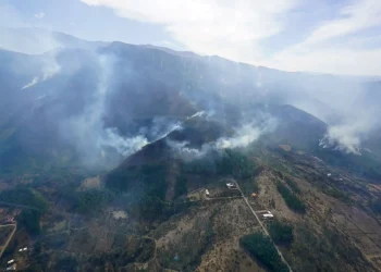 El 80% del incendio en la serranía de Sama está controlado. FOTO: Defensa Civil.