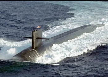 Trump movilizó dos submarinos nucleares/RRSS
