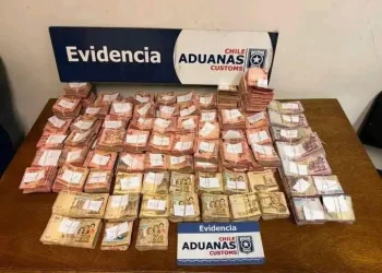 Más de un millón de bolivianos fueron incautados por la Aduana Chilena en el complejo fronterizo Chungará. FOTO: Aduana de Chile