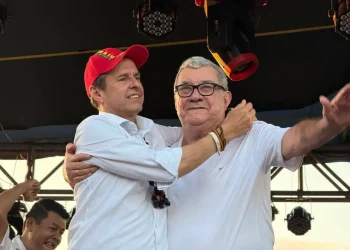 Leopoldo Fernández aparece en acto político en Cobija junto a Tuto Quiroga